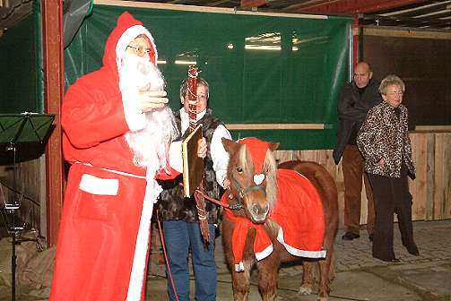 Nikolaus und Pony Lotte auf dem Reiterhof in Singen